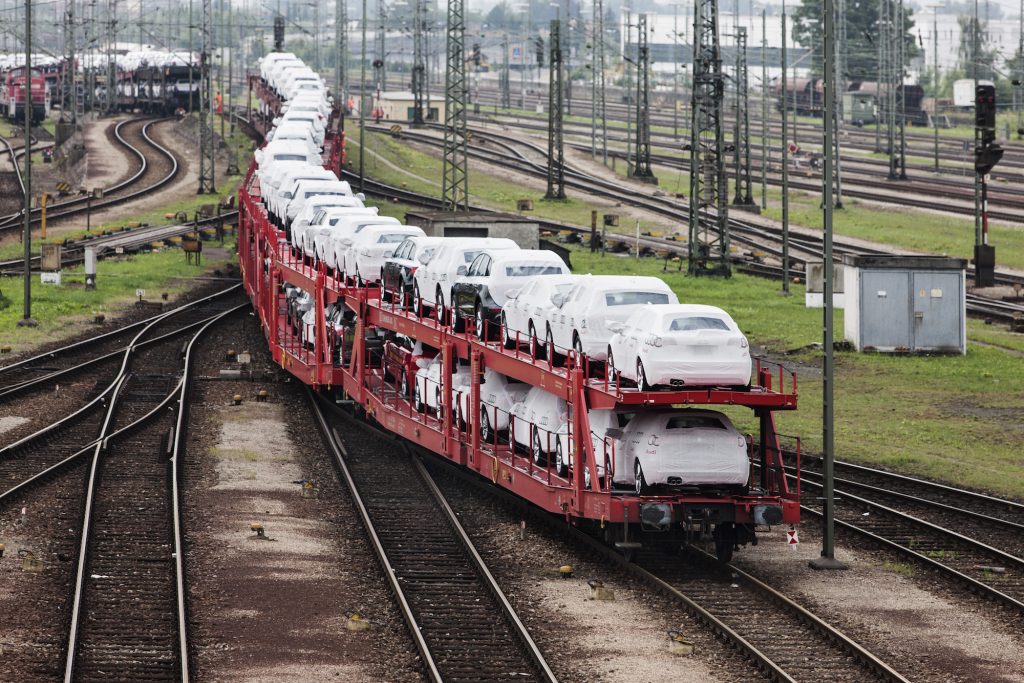 48Q8679-They-want-DB-Schenker-Rail-Automotive-GmbH-in-the-caption-1024x683