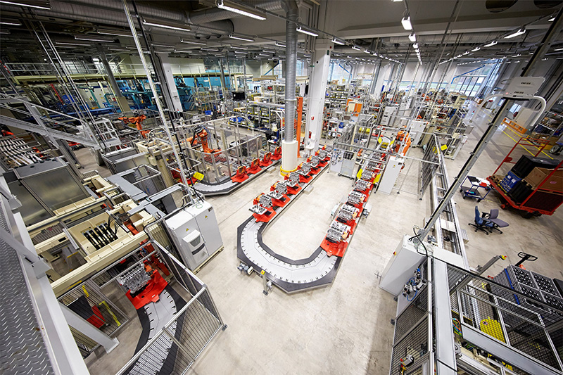 219337_Assembly-in-Volvo-Cars-engine-factory-in-Skîvde-Sweden