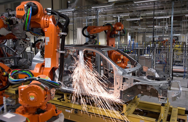 Se han instalado nuevos robots en Torslanda para ayudar en la producción de modelos como el XC90