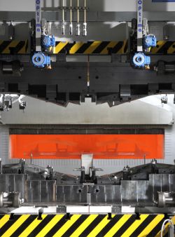 DEW tool steel for press hardening 